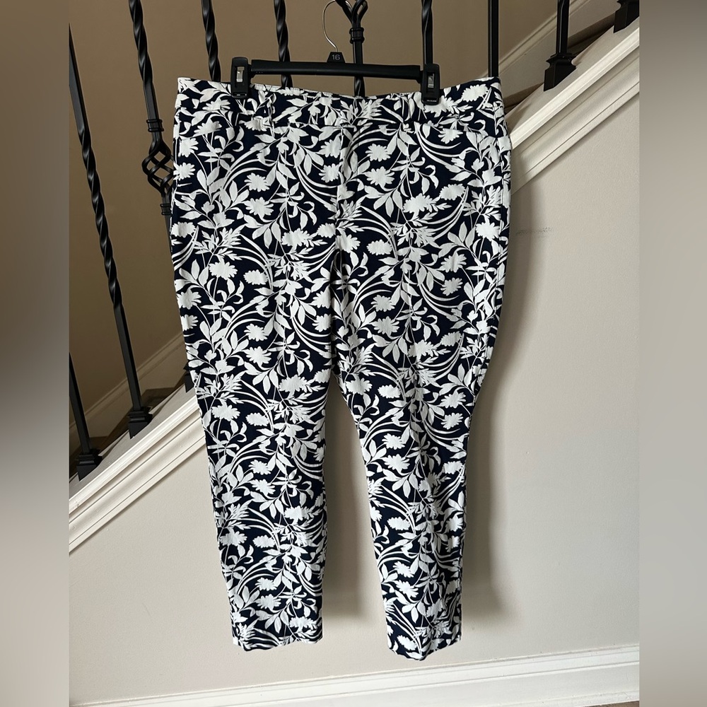 Old Navy High-Waisted Pixie Skinny Ankle Pants - Navy and White EUC - Picture 3 of 4